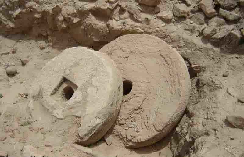 آثار برجای مانده از شهر باستانی آسک