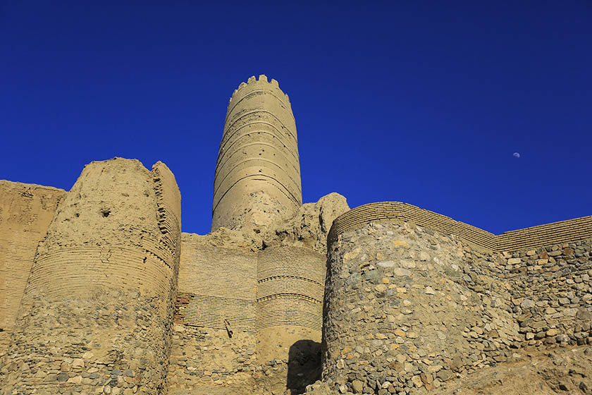 معرفی قلعه منوجان