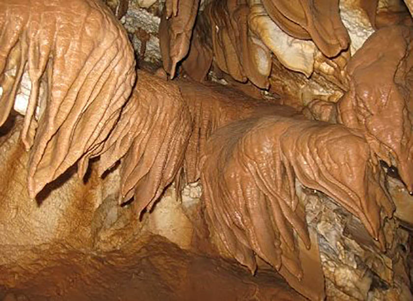 غار دنگزلو