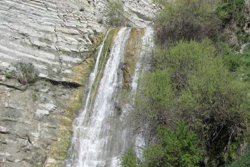 ساختار و طبیعت اطراف آبشار