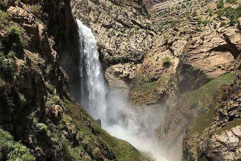 درباره آبشار تنگ زندان