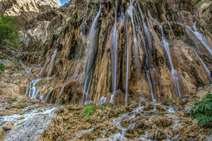 ساختار و طبیعت اطراف آبشار