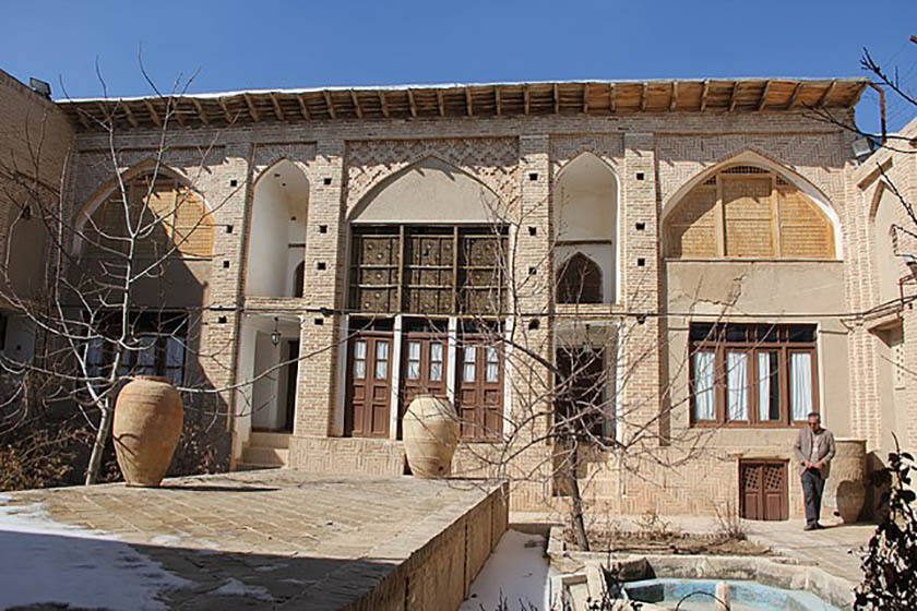 موزه آشتیان