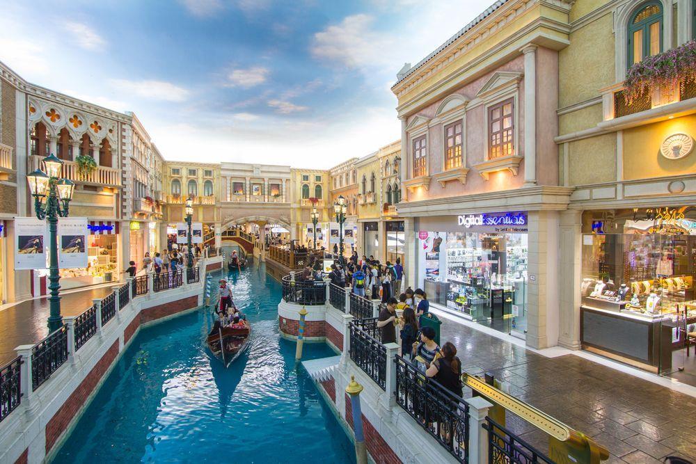 مرکز خرید ونیزیا مگا اوتلت (Venezia Mega Outlet)