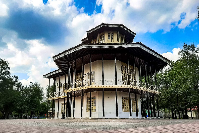 باغ محتشم و عمارت کلاهفرنگی