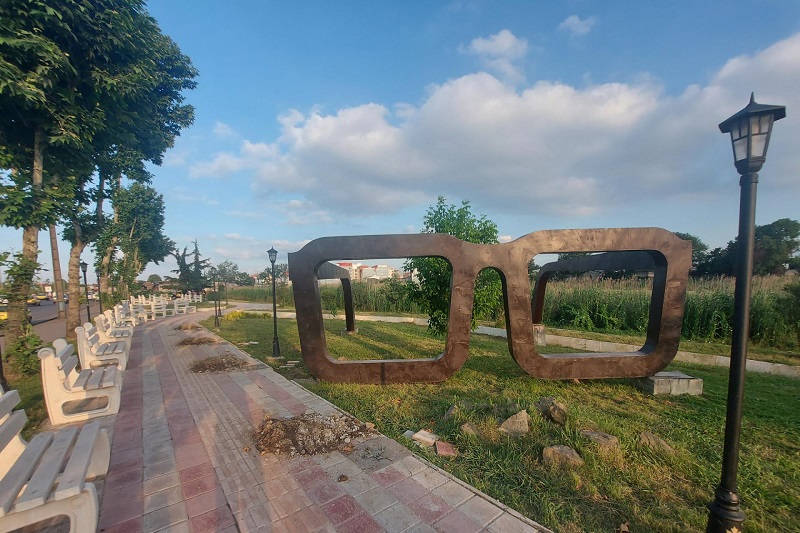 تالاب عینک در رشت