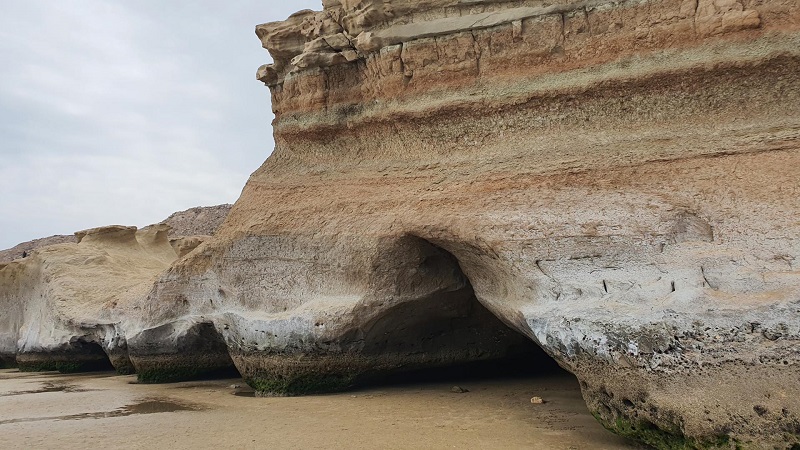 ساحل و غار بنود