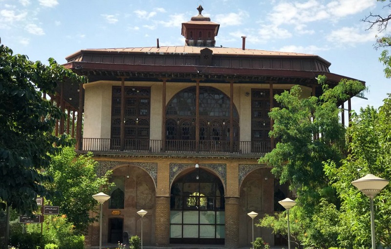 عمارت چهل‌ستون (کلاه فرنگی)